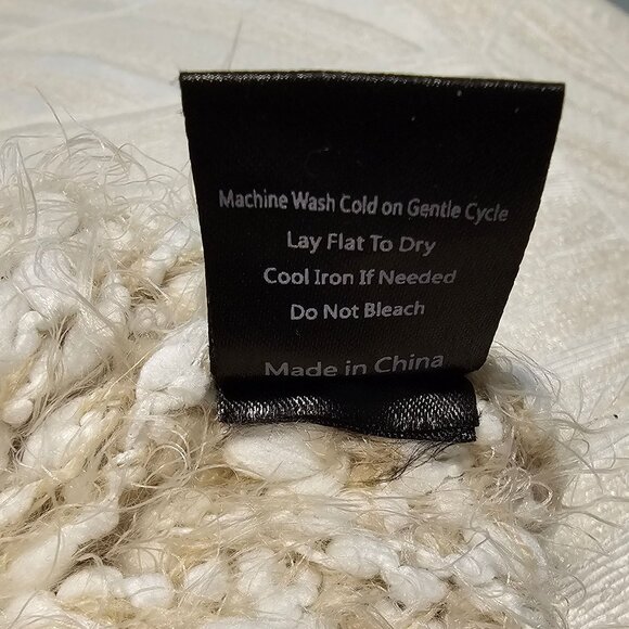 Women’s POL Tan and White Chenille Oversized Sweater, Large - Picture 14 of 15